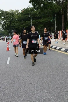 Runner Photo 4306360