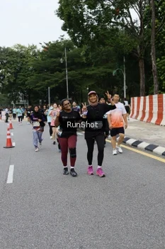 Runner Photo 4306423