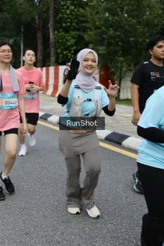 Runner Photo 4306459