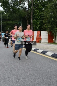 Runner Photo 4306470