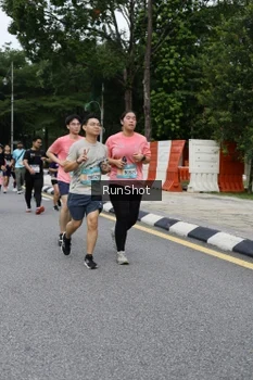 Runner Photo 4306471