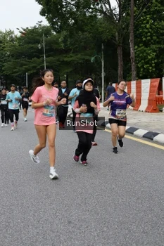 Runner Photo 4306486