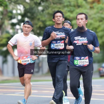 Runner Photo 43100
