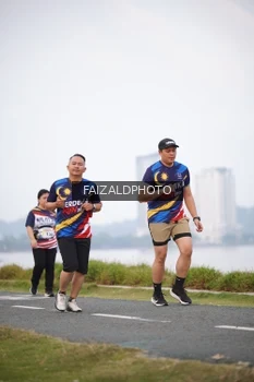 Runner Photo 4315370