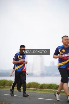 Runner Photo 4315375