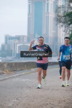 Runner Photo 4316053
