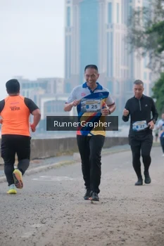 Runner Photo 4316080