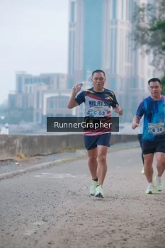 Runner Photo 4316125