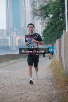 Runner Photo 4316142