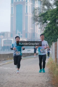 Runner Photo 4316347