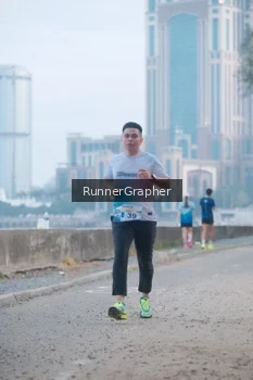 Runner Photo 4316376