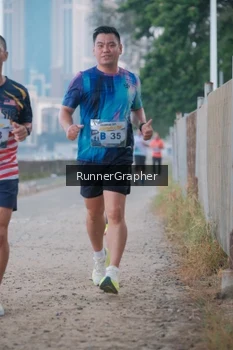 Runner Photo 4316428