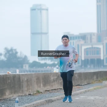 Runner Photo 4316460