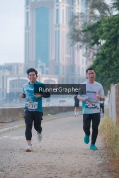 Runner Photo 4316477