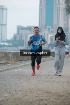 Runner Photo 4316549