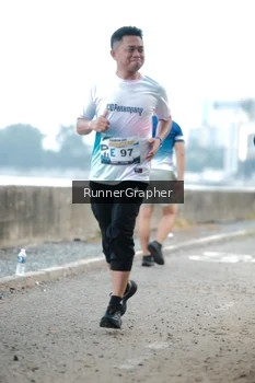 Runner Photo 4316645