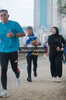 Runner Photo 4316672