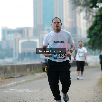 Runner Photo 4316681