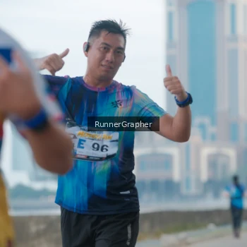 Runner Photo 4316696