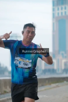 Runner Photo 4316757