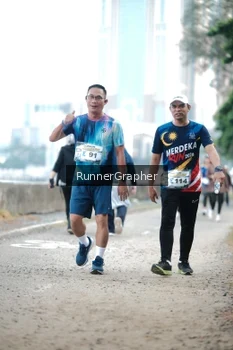 Runner Photo 4316931