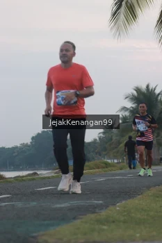 Runner Photo 4317425