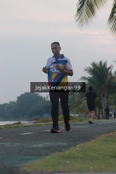 Runner Photo 4317433
