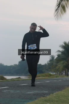 Runner Photo 4317438