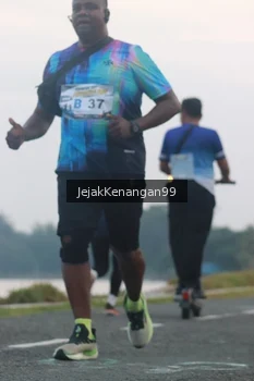 Runner Photo 4317542