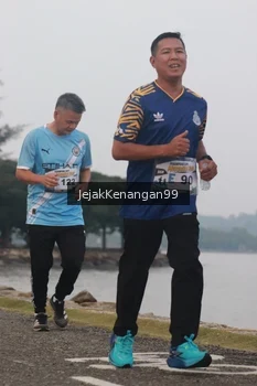 Runner Photo 4317598