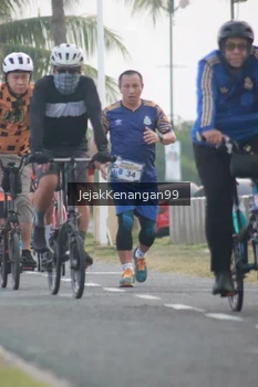 Runner Photo 4317784