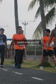 Runner Photo 4317818
