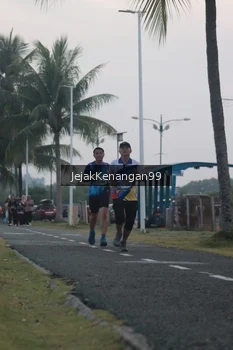 Runner Photo 4317899