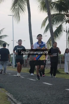 Runner Photo 4317953