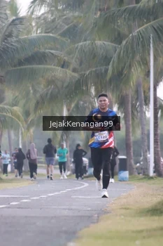 Runner Photo 4318201