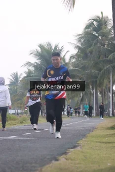 Runner Photo 4318260