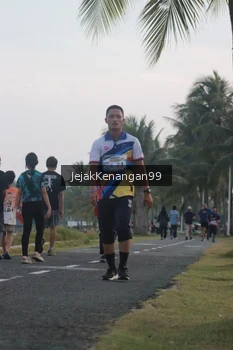 Runner Photo 4318378