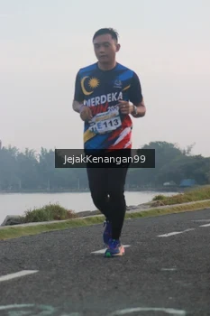 Runner Photo 4318395