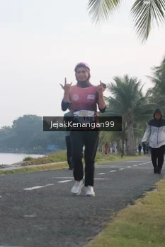Runner Photo 4318408
