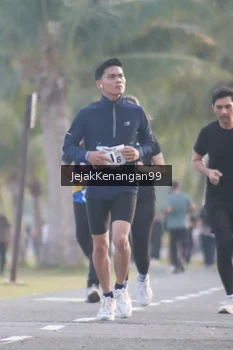 Runner Photo 4318444