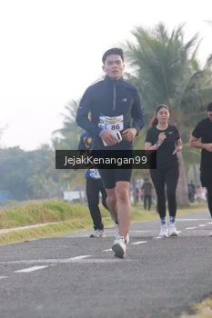 Runner Photo 4318446