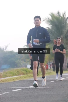 Runner Photo 4318453