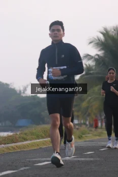 Runner Photo 4318454
