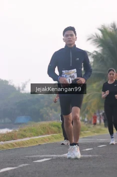 Runner Photo 4318457