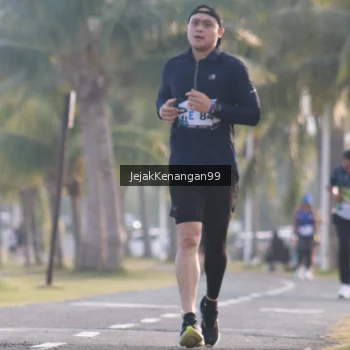 Runner Photo 4318515