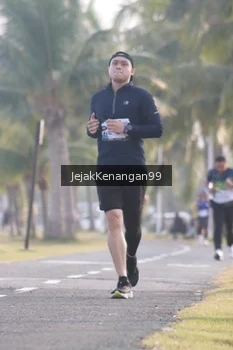 Runner Photo 4318523