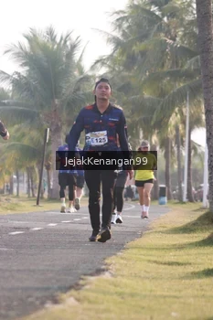 Runner Photo 4318535