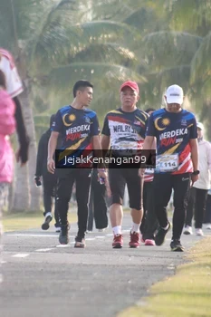 Runner Photo 4318626