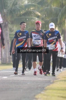 Runner Photo 4318630