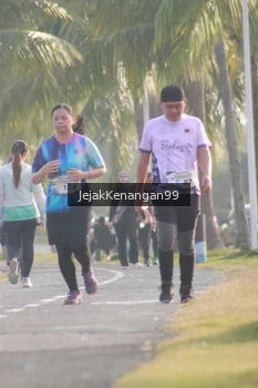 Runner Photo 4318708